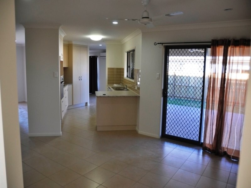2 Webb Court, Rural View QLD 4740