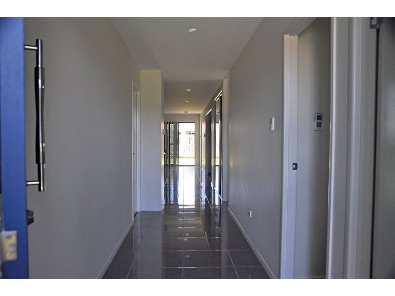 16 Salisbury Place, Ooralea QLD 4740