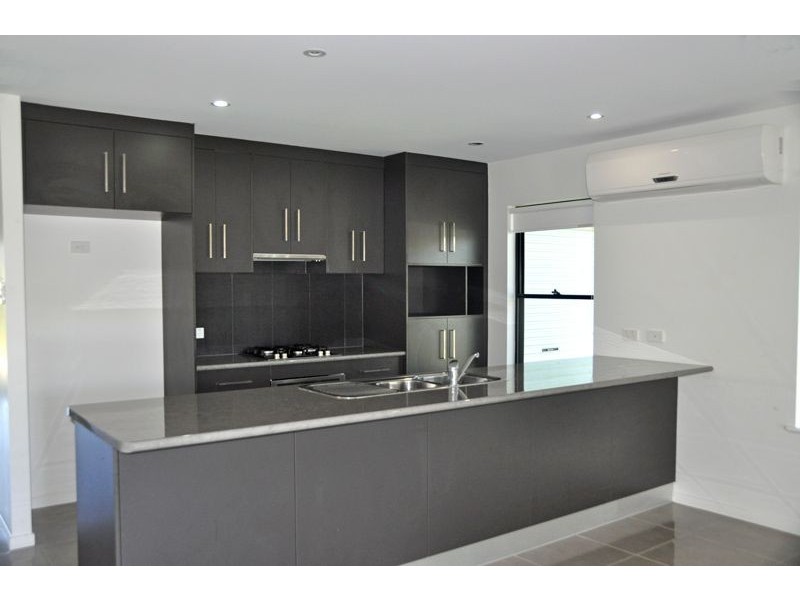 16 Salisbury Place, Ooralea QLD 4740
