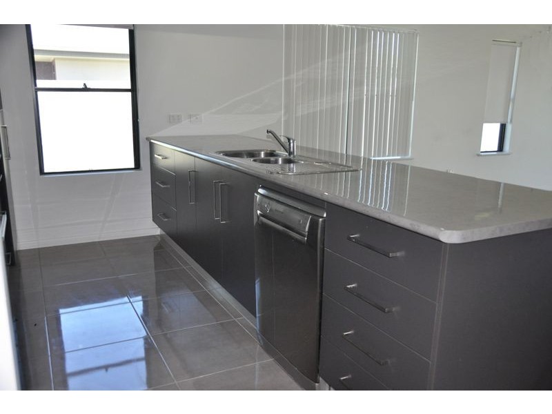 16 Salisbury Place, Ooralea QLD 4740