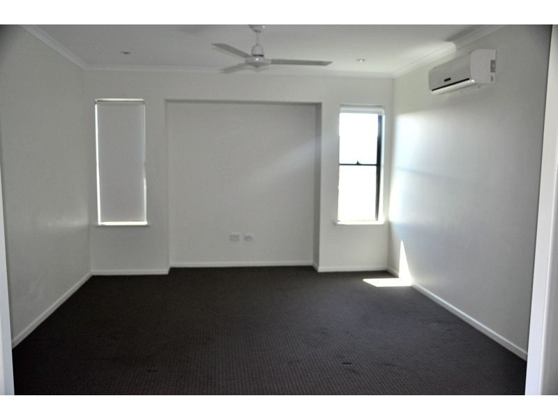 16 Salisbury Place, Ooralea QLD 4740