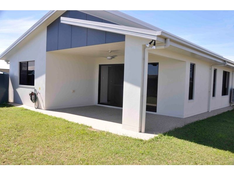 16 Salisbury Place, Ooralea QLD 4740