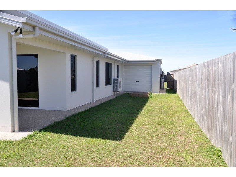 16 Salisbury Place, Ooralea QLD 4740