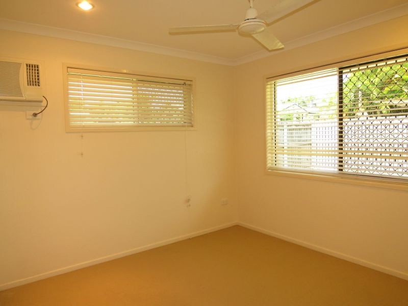 1/2 Dustwill Street, Eimeo QLD 4740