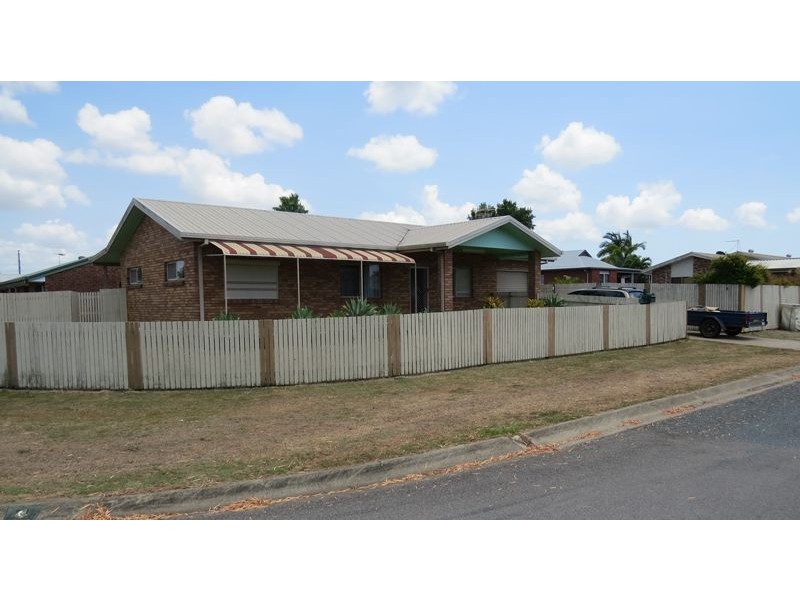 4 Lillee Street, Glenella QLD 4740