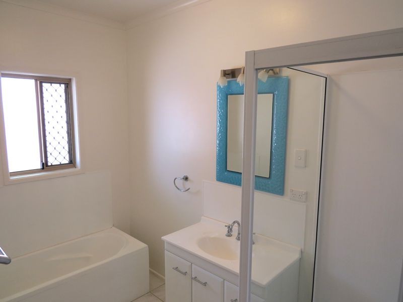 4 Lillee Street, Glenella QLD 4740