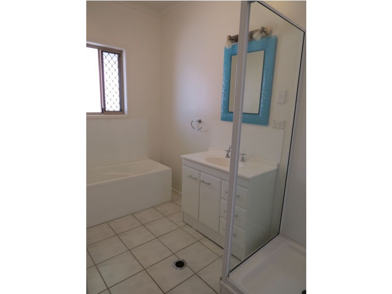 4 Lillee Street, Glenella QLD 4740