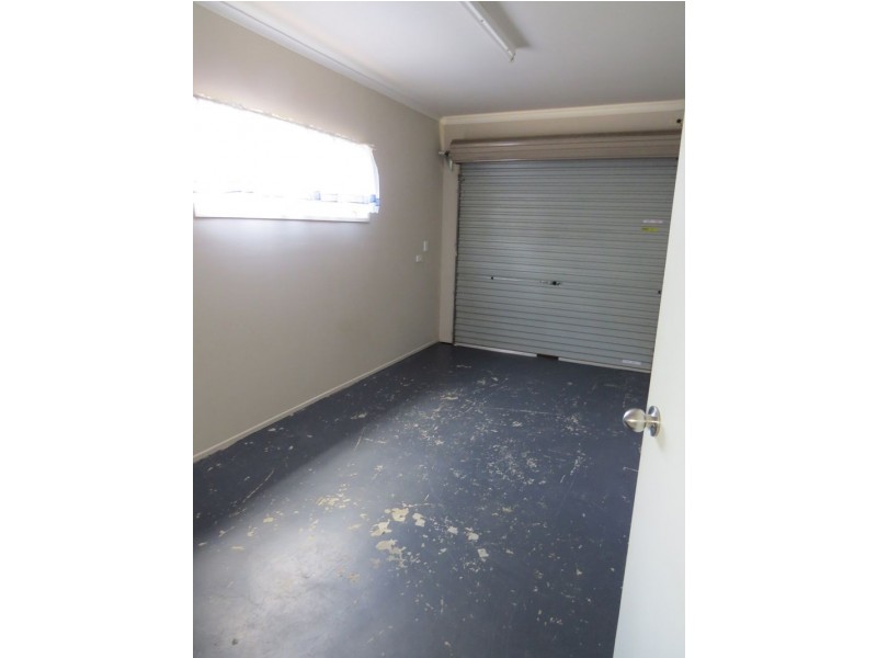 4 Lillee Street, Glenella QLD 4740