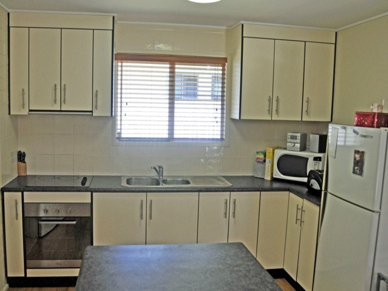 2/4 Old Shoal Point Road, Bucasia QLD 4750