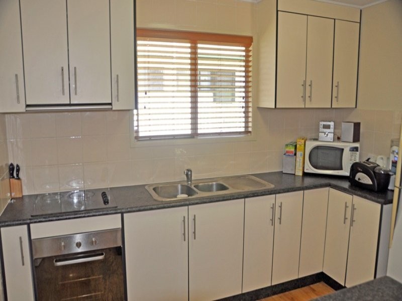 2/4 Old Shoal Point Road, Bucasia QLD 4750