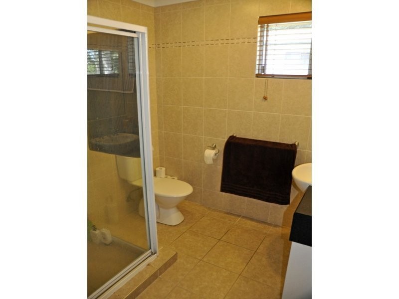 2/4 Old Shoal Point Road, Bucasia QLD 4750