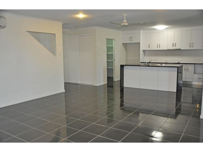 33 Lancaster Way, Ooralea QLD 4740