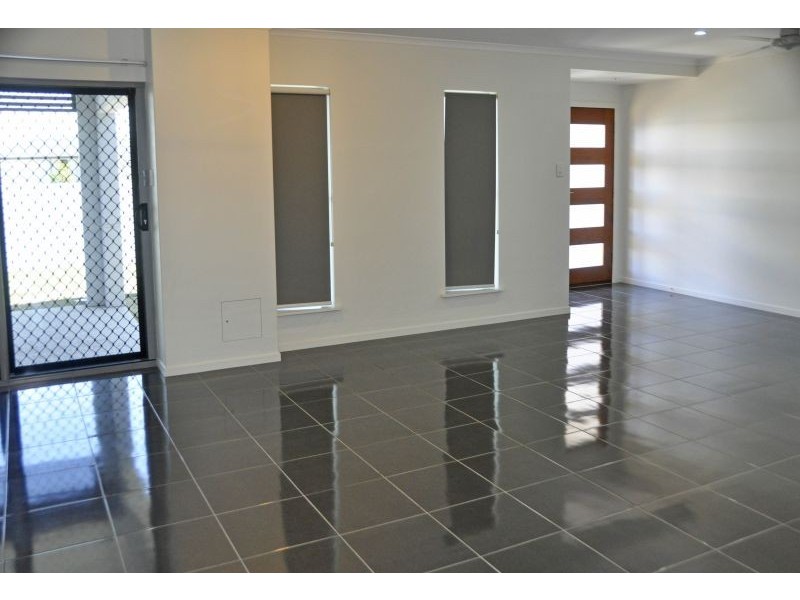 33 Lancaster Way, Ooralea QLD 4740