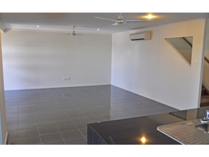 33 Lancaster Way, Ooralea QLD 4740