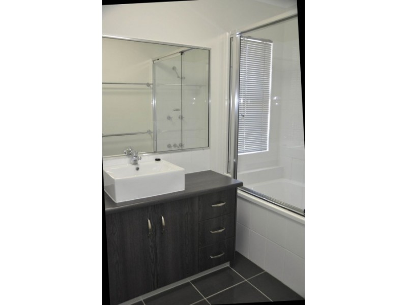 33 Lancaster Way, Ooralea QLD 4740