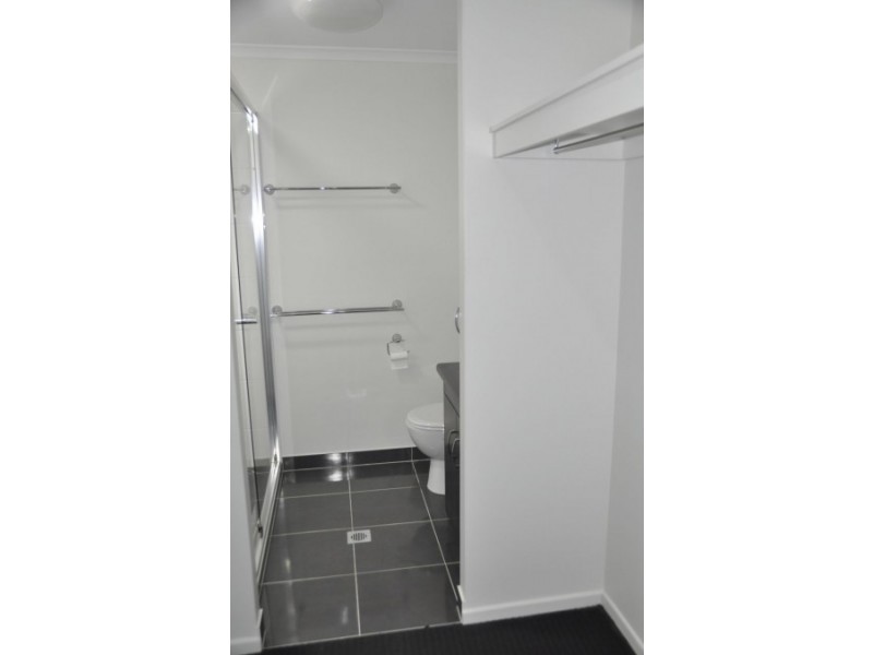 33 Lancaster Way, Ooralea QLD 4740