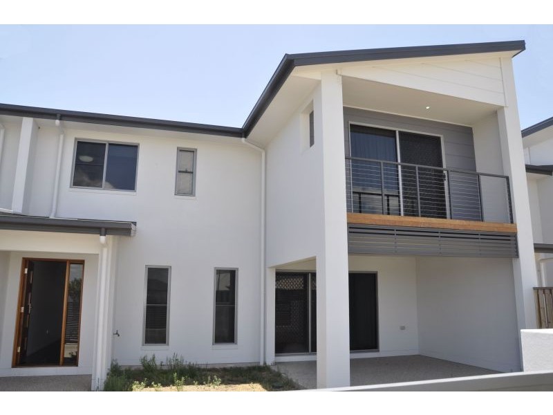 33 Lancaster Way, Ooralea QLD 4740