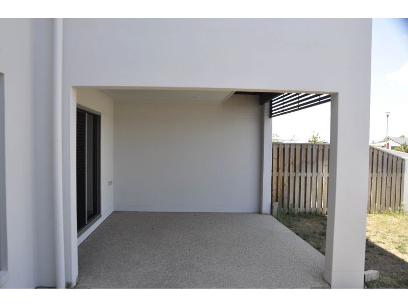 33 Lancaster Way, Ooralea QLD 4740
