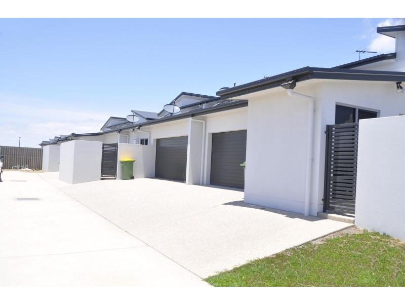 33 Lancaster Way, Ooralea QLD 4740