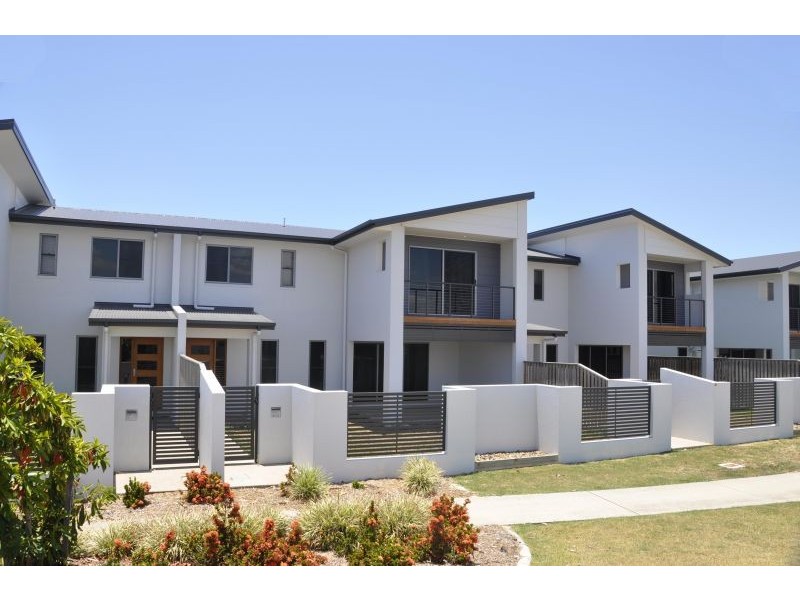 33 Lancaster Way, Ooralea QLD 4740