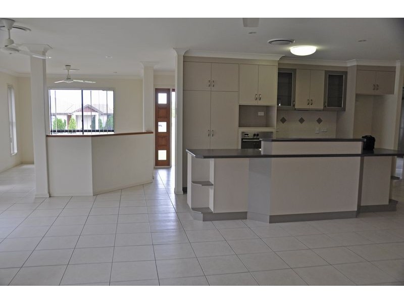 62 Wheeler Drv, Glenella QLD 4740