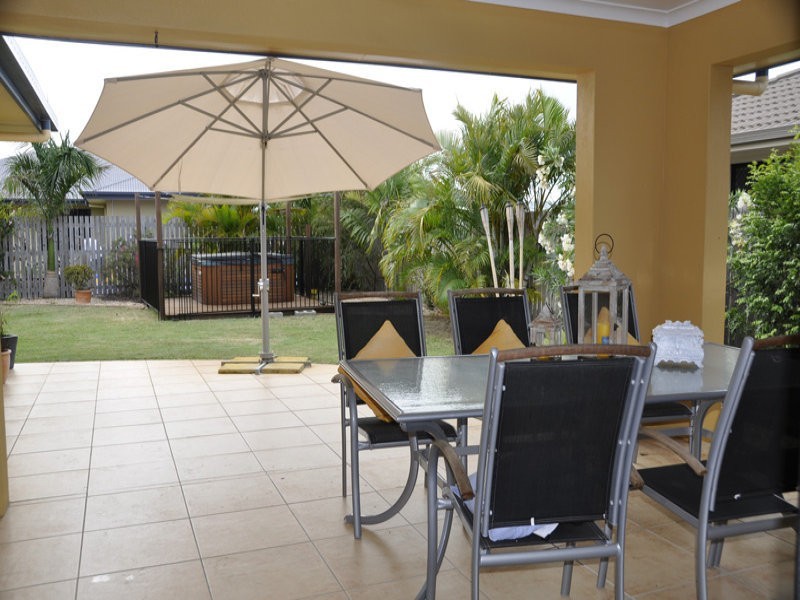 8 Companion Way, Shoal Point QLD 4750