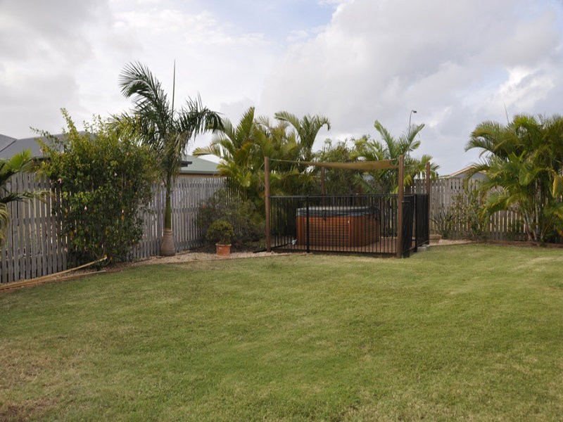 8 Companion Way, Shoal Point QLD 4750
