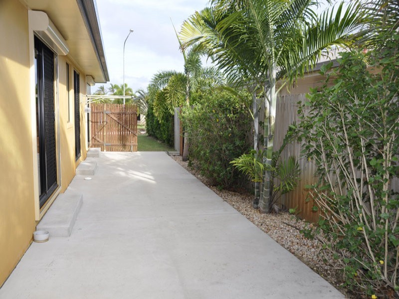 8 Companion Way, Shoal Point QLD 4750