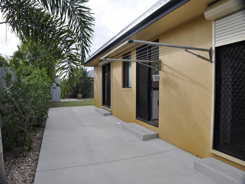 8 Companion Way, Shoal Point QLD 4750
