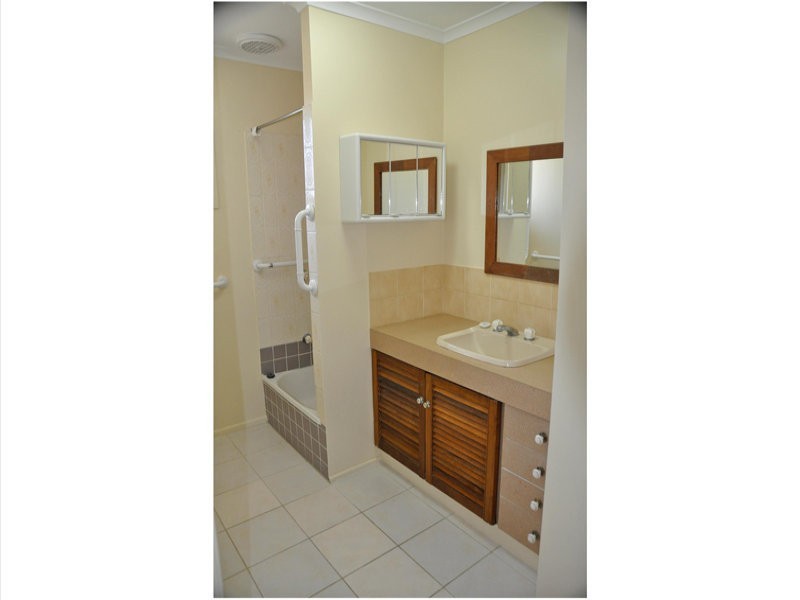 1 Albert Crt, Andergrove QLD 4740