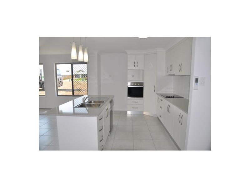 21 Deguara Drv, Beaconsfield QLD 4740