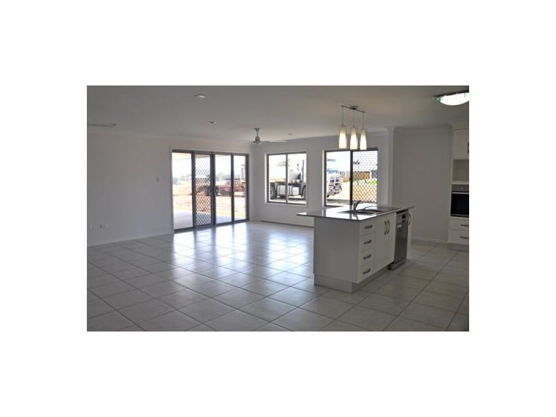 21 Deguara Drv, Beaconsfield QLD 4740