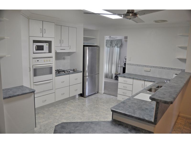 4 Marcella St, Rural View QLD 4740