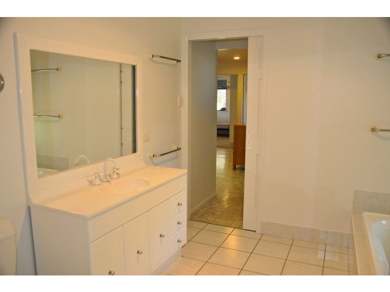 4 Marcella St, Rural View QLD 4740