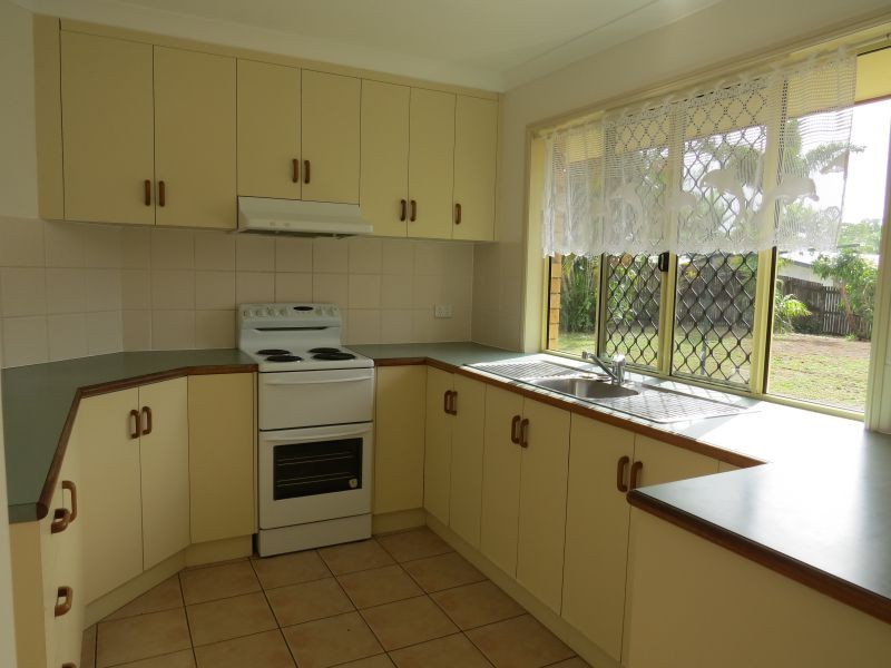 4 Seabreeze Crt, Slade Point QLD 4740