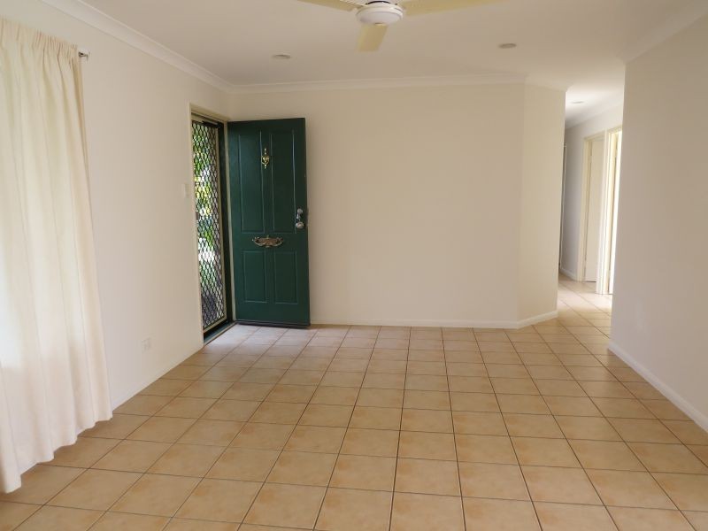 4 Seabreeze Crt, Slade Point QLD 4740