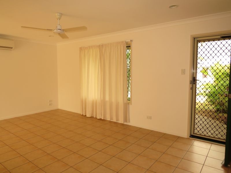 4 Seabreeze Crt, Slade Point QLD 4740