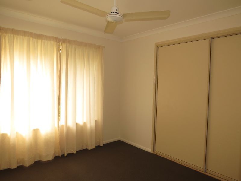 4 Seabreeze Crt, Slade Point QLD 4740