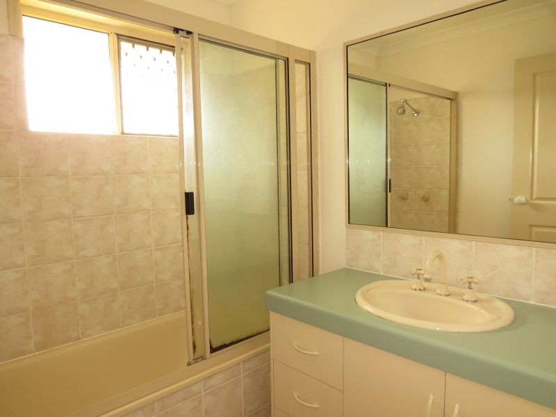 4 Seabreeze Crt, Slade Point QLD 4740