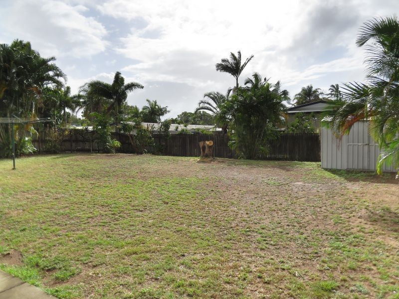 4 Seabreeze Crt, Slade Point QLD 4740