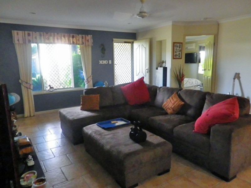 11 Beachside Place, Shoal Point QLD 4750