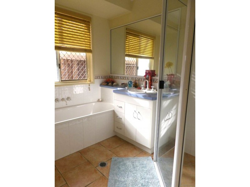 11 Beachside Place, Shoal Point QLD 4750