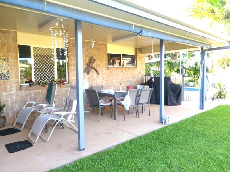11 Beachside Place, Shoal Point QLD 4750