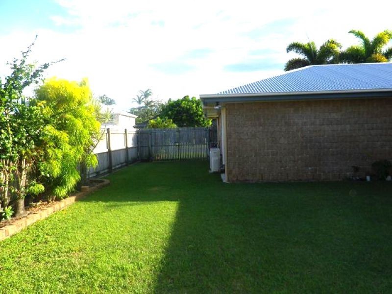11 Beachside Place, Shoal Point QLD 4750