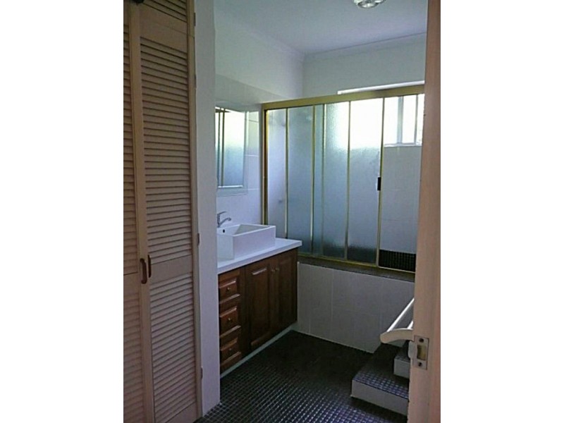 9 Poole St, Eimeo QLD 4740