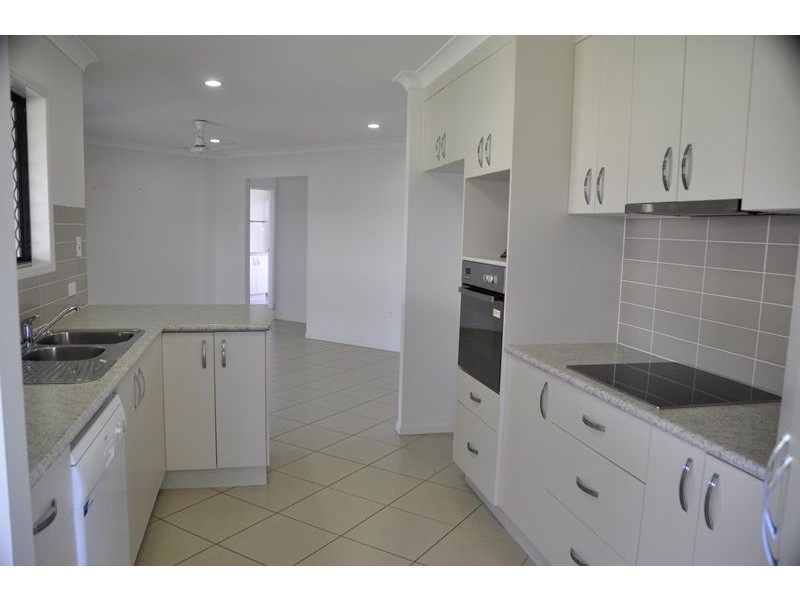 2 Webb Crt, Rural View QLD 4740