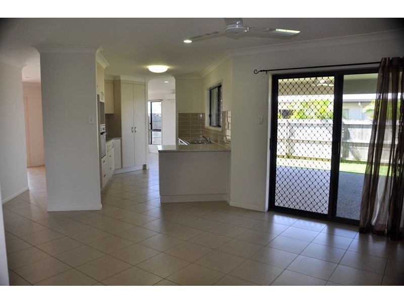2 Webb Crt, Rural View QLD 4740