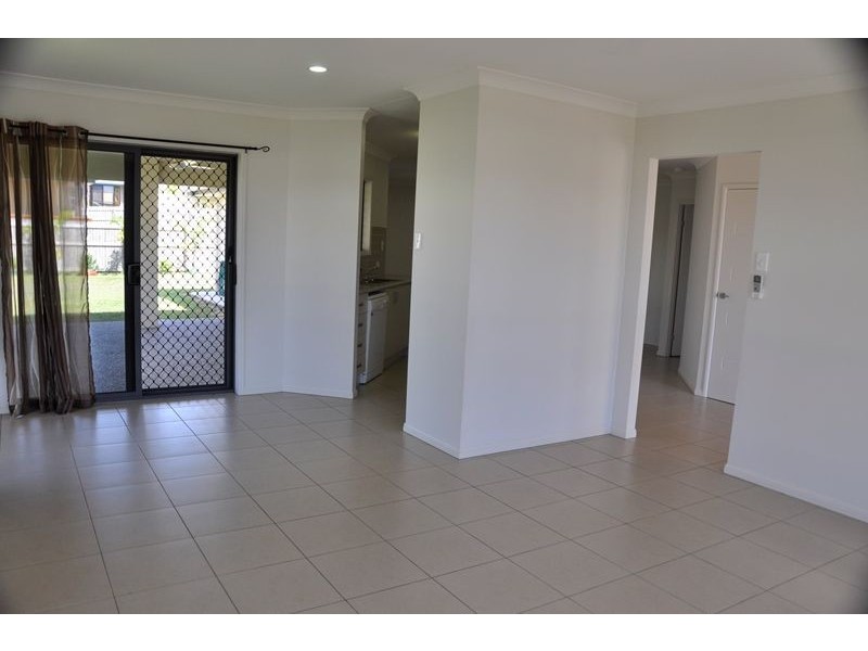 2 Webb Crt, Rural View QLD 4740