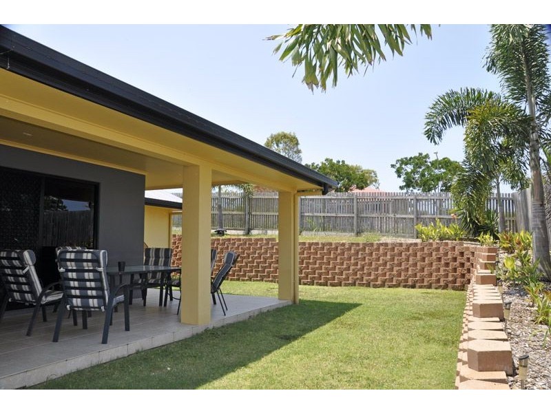 32 Mulcahy Cres, Eimeo QLD 4740