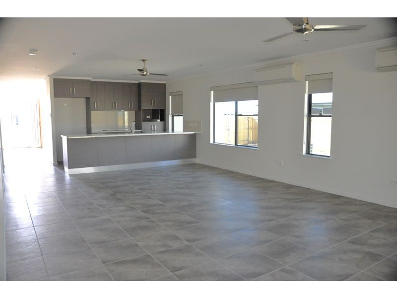 75 Makybe Diva Drv, Ooralea QLD 4740